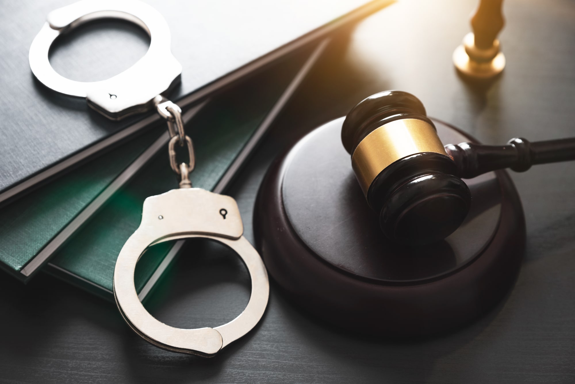 Read more about the article Criminal Defense Lawyers: Guardians in Times of Legal Turmoil